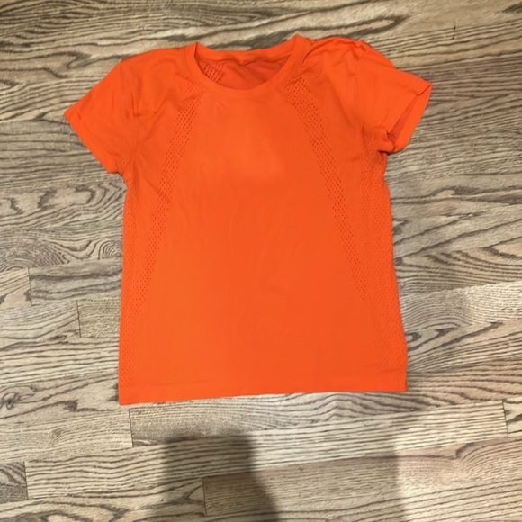 Lululemon Train to Be Short-Sleeve Shirt - Picture 2 of 4